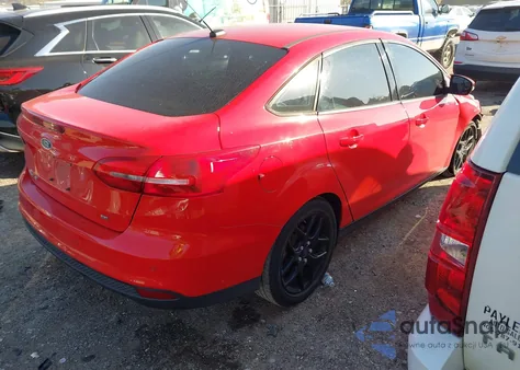 2016 Ford Focus Se z USA, uszkodzony, nr VIN 1FADP3F28GL332810